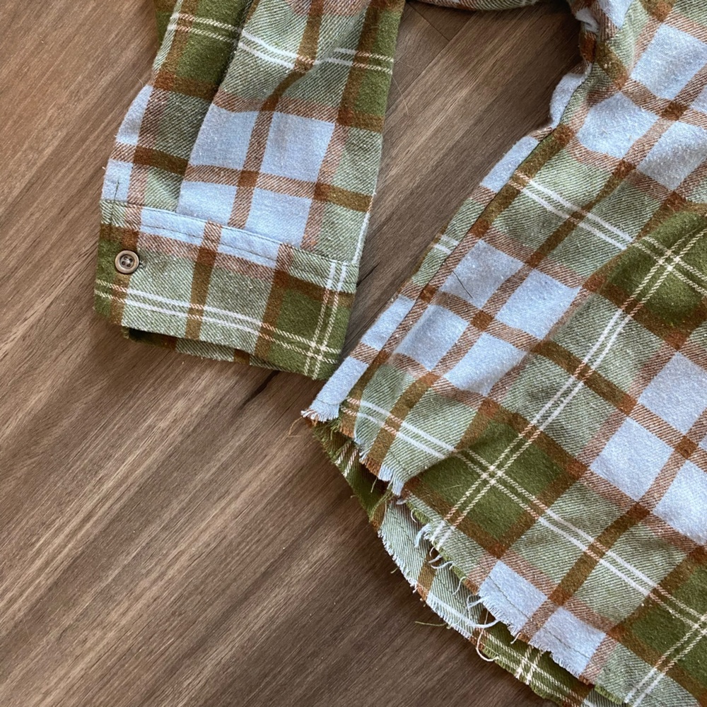 Plaid Crop Top - Picture 4 of 4